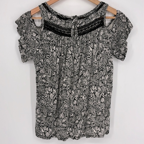 Lucky Brand Cold Shoulder Black and White Crochet Top Women’s Size Small - Picture 10 of 12